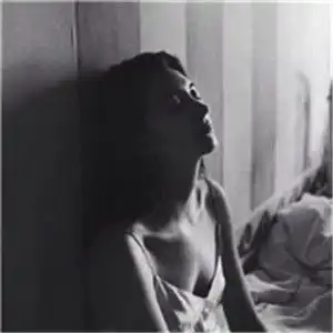 个性伤感黑白美女头像我喜欢的人我要好好保护
