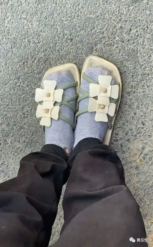 这什么沙雕情侣项链,哈哈哈太有才了
