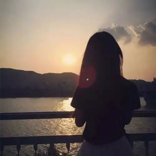 男生如何看待他的第一个女朋友
