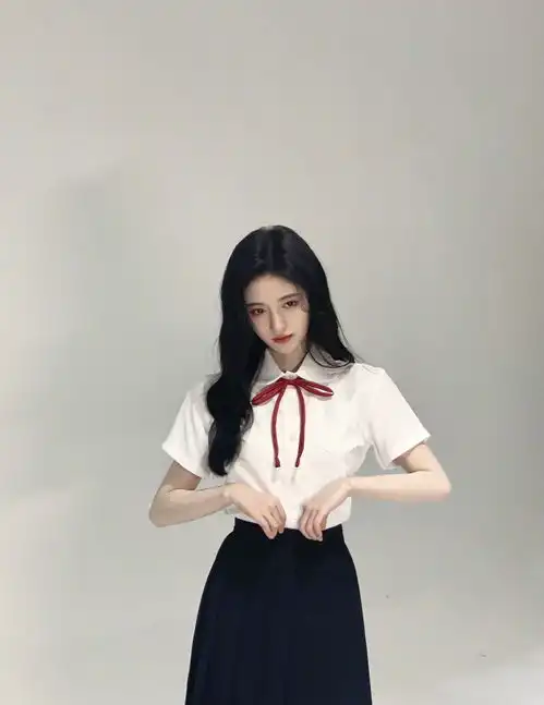 做一个会营造氛围感的女人,来和鞠婧祎学穿搭吧,chic又高级
