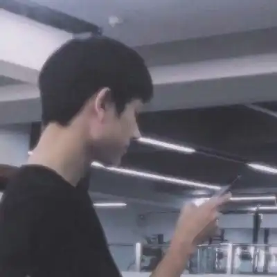 皮真人情侣头像
