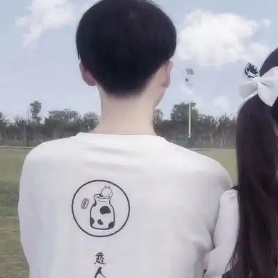 抖音情侣头像一左一右高低调独唱反调
