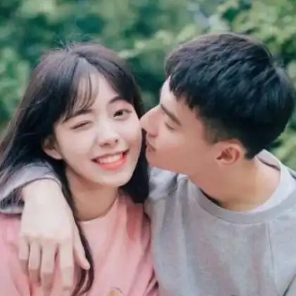 亲亲情侣头像两人两张,送给幸福甜蜜的情侣专用的
