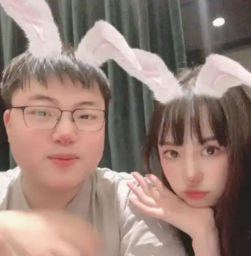 uzi女友大骂吃野味的人,把自己困在家里,透露uzi不直播的原因

