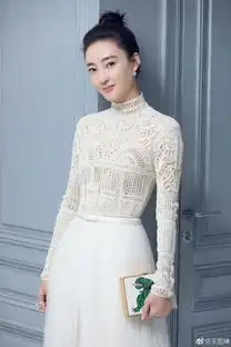 34岁素颜女神王丽坤,四套礼服造型演绎公主风,颜值很能打
