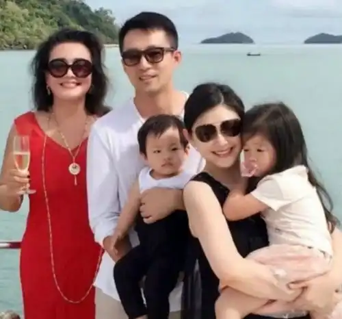 大s情绪崩溃,疑似抑郁症复发,这段婚姻,她到底是付出得太多了
