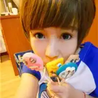 谁能帮我找个吃棒棒糖的qq女生头像
