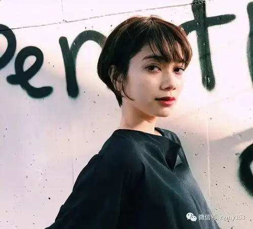 极简风短发,让你看起来就很气质
