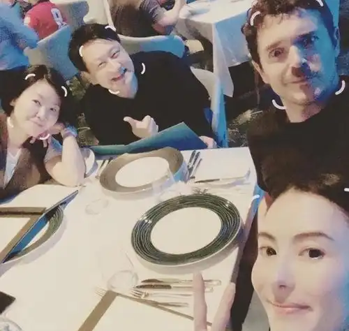 身家百亿张柏芝的新任丈夫终于现身了

