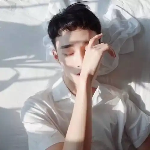 换个发型,立刻变小鲜肉
