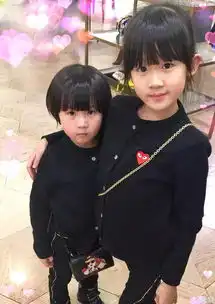 陆毅三胎终于得子陪女儿参加学校运动会,手里抱的宝宝很抢眼
