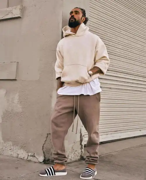 kanye与卡戴珊感情破裂私生活混乱被曝离婚未果变分居夫妻yeezy要贬值
