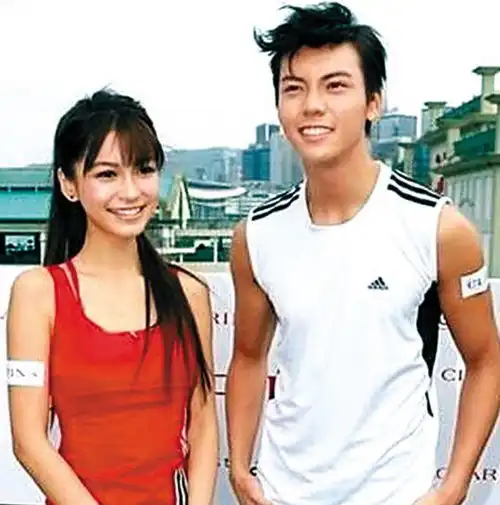 黄晓明和杨颖两人前后的差距逆转,离婚是最不意外最体面的完结
