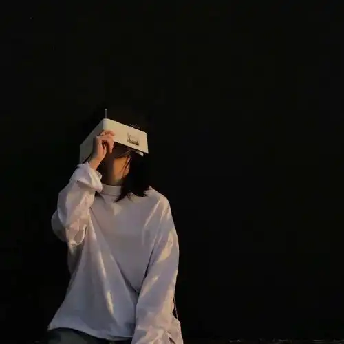 头像我永远记得那种喜欢到不行的感觉只是再也不敢了
