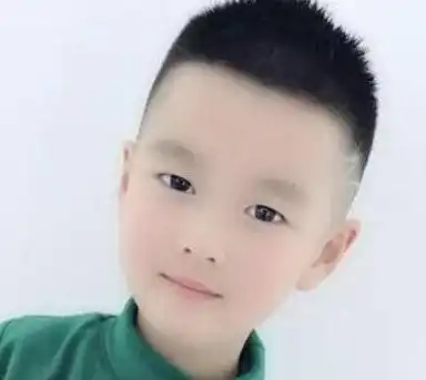 给2岁男宝宝推头的发型图,小男宝宝剃头发型教程
