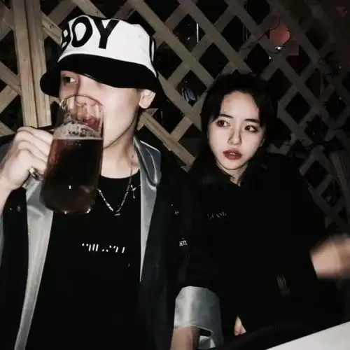 情侣头像一男一女
