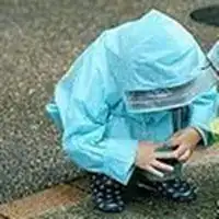 一男一女躲在角落的情侣头像微信头像图片大全
