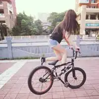 qq头像摔倒了趴着等着别人来踩吗女生
