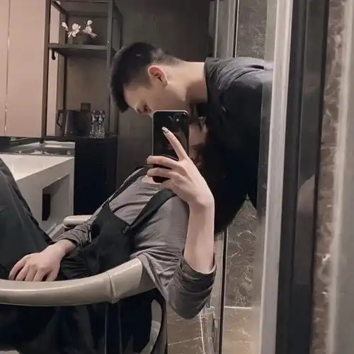 情侣头像l王者女孩置顶文案
