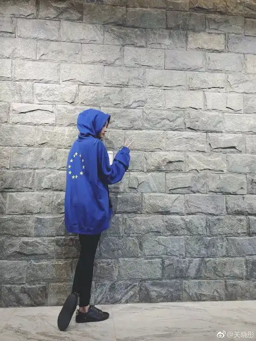 小黑裤显高显瘦好穿百搭是的
