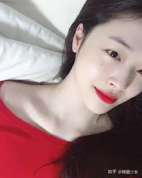 有没有崔雪莉穿红衣服的照片
