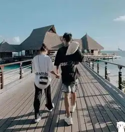 窦骁何超莲穿情侣装秀恩爱,甜蜜热吻狂撒狗粮,求你们快结婚吧
