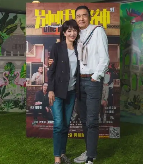 从郑裕玲转型做网红我看到了老艺人的一份别样不甘与执着
