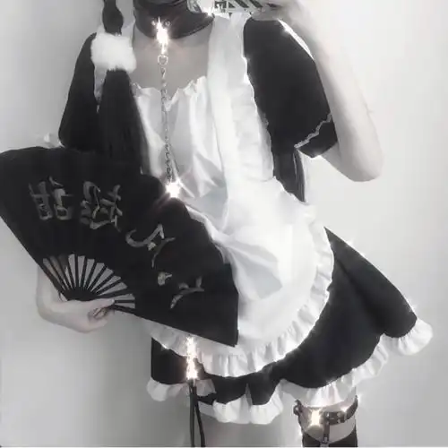 有没有类似这样的旗袍拿扇子的头像
