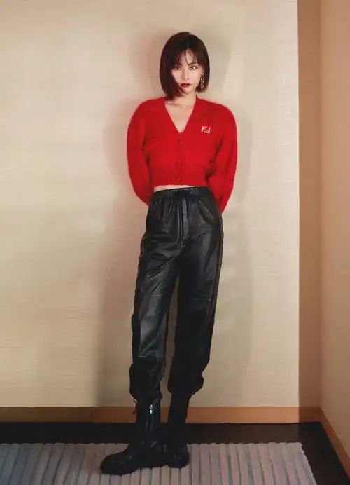 唐探3扮演kiko的姑娘有点酷好想要同款外套
