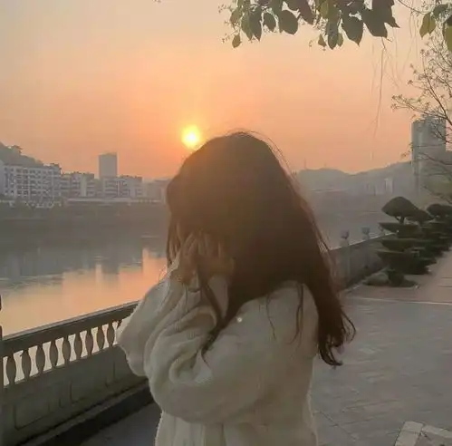 唯美真人闺蜜头像爱情代表的是人的尴尬和不知所措
