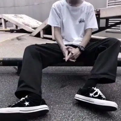 男生盘腿坐潮流头像下半身盘腿坐无头头像
