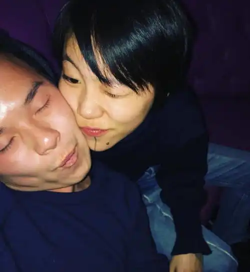 窦靖童直播否认新恋情,坦言好担心遗传爸爸窦唯一点,扎心了

