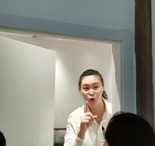 惠若琪更换头像,亮相厦门1米92的小惠,怀孕后胖了不少
