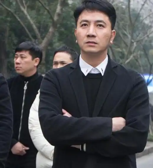 林生斌事件再度被曝光,当年住院照顾他的人,或许就是他现任妻子
