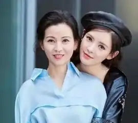 都说杨幂和妈妈长得像,看到张予曦妈妈后,才知道啥叫复制粘贴

