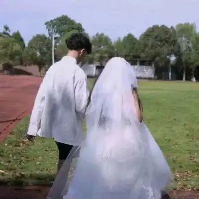 婚纱情侣头像一左一右40张抖音超火婚纱情头
