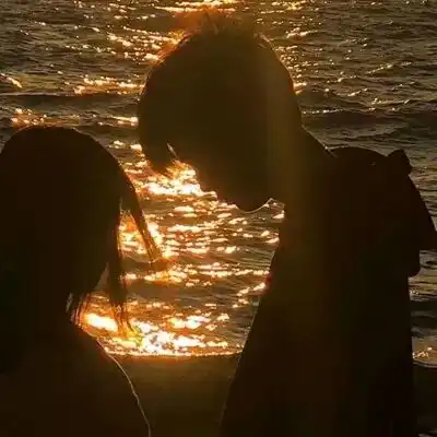 落日余晖浪漫情侣头像
