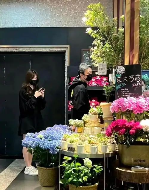 王思聪新女友曝光,长得很像孙一宁,网友调侃说还是忘不了她
