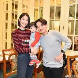 王祖蓝1岁女儿已经会走路,gabby化身家务小能手,乖巧勤劳超可爱
