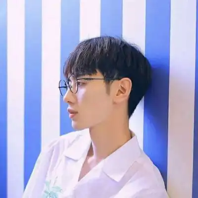 阳光又自然的帅气男生头像,阳光少年帅气ins男生头像
