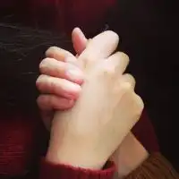 手牵手在一起
