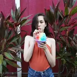 欧美女生头像
