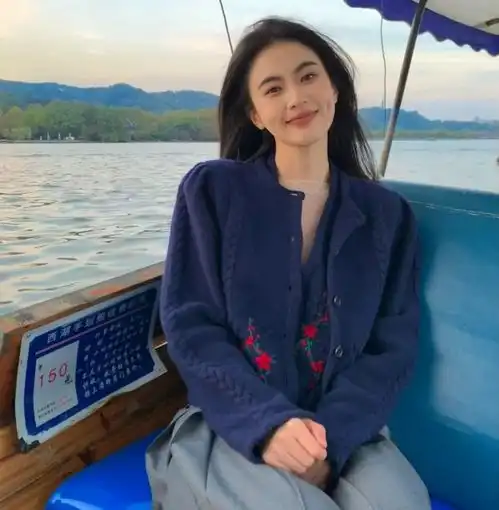 ins高级感女生头像
