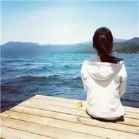 女生头像背影长发唯美戴帽子微信头像图片大全
