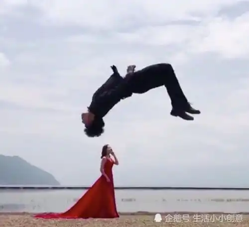 情侣拍婚纱照,新郎扔下新娘耍杂技,看到成片明白了新郎的用心
