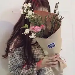 网易云催泪热评即使面对面的笑着,也再没有了曾经的那一份感动
