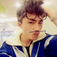 求大神帮我把这几张图片右下角ps一个情侣红钻标志
