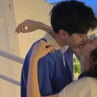 2023最新亲昵唯美真人情侣头像

