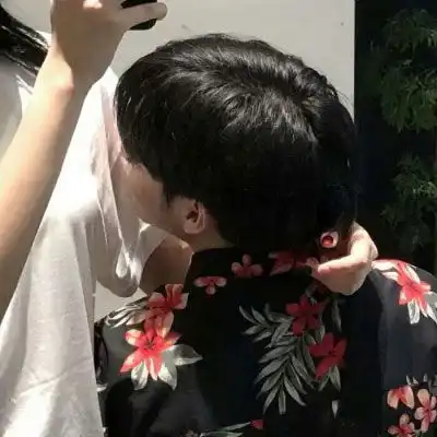 抖音网红情侣头像最美的是你的名字
