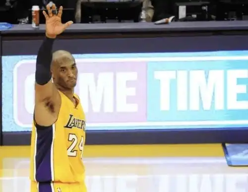 nba早报库里更换头像布朗尼苦练三分路威回忆科比
